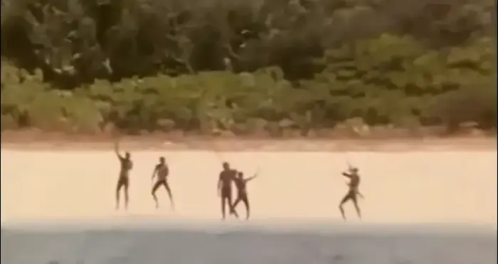 חברי שבט באי שלחופי הודו (אתר רשמי) חברי שבט באי שלחופי הודו (אתר רשמי)