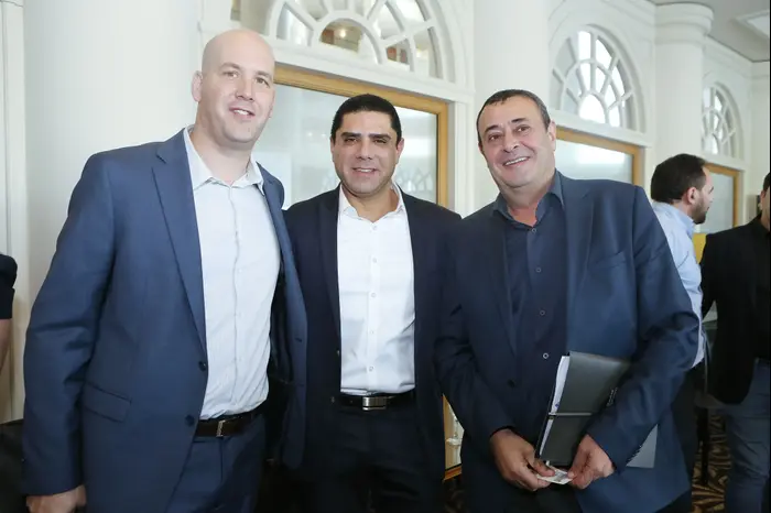 חיים קקון , אושרי שלוש ואסף סימון (יח"צ , יניב קנאור) חיים קקון , אושרי שלוש ואסף סימון (יח"צ , יניב קנאור)