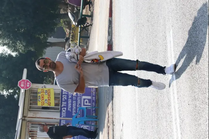 אסי ישראלוף (ניר פקין) אסי ישראלוף (ניר פקין)