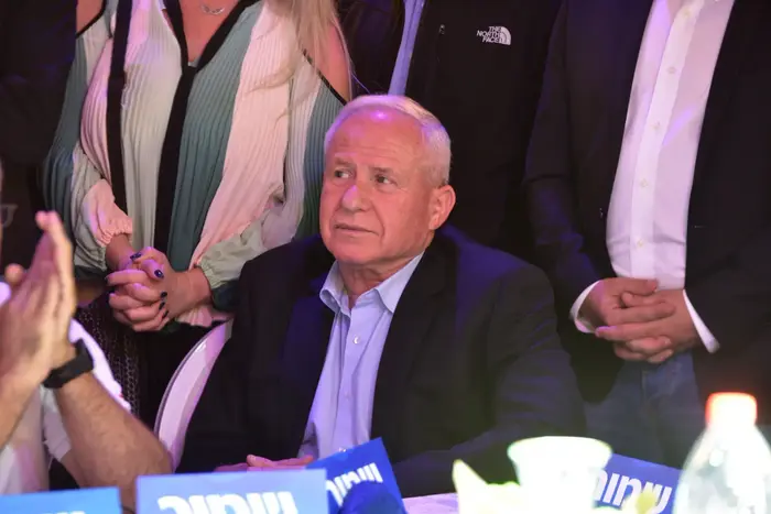 ח"כ אבי דיכטר בטקס הדלקת נר שני של חנוכה במעמד גדעון סער באור יהודה, 3 בדצמבר 2016 (ניב אהרונסון) ח"כ אבי דיכטר בטקס הדלקת נר שני של חנוכה במעמד גדעון סער באור יהודה, 3 בדצמבר 2016 (ניב אהרונסון)