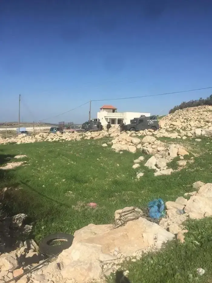 ניסיון דריסה פלסטיני ליד אידנא (צילום מסך) ניסיון דריסה פלסטיני ליד אידנא (צילום מסך)