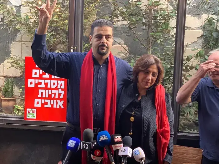 מסיבת עיתנואים, מועצת עיריית חיפה, מועמדת לסגנות ראש העיר קליש, 12 בדצמבר 2018 (מערכת וואלה! NEWS , יואב איתיאל) מסיבת עיתנואים, מועצת עיריית חיפה, מועמדת לסגנות ראש העיר קליש, 12 בדצמבר 2018 (מערכת וואלה! NEWS , יואב איתיאל)