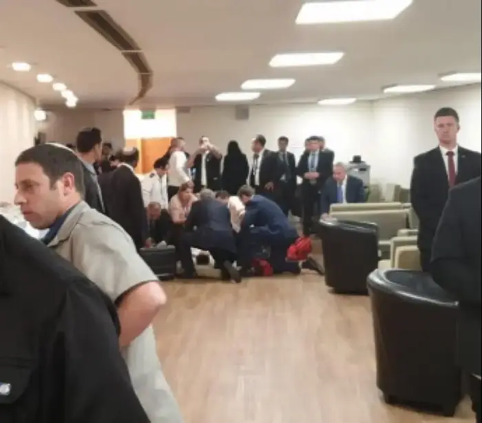 השר איוב קרא התמוטט בכנסת, 12 בדצמבר 2018 (צילום מסך) השר איוב קרא התמוטט בכנסת, 12 בדצמבר 2018 (צילום מסך)