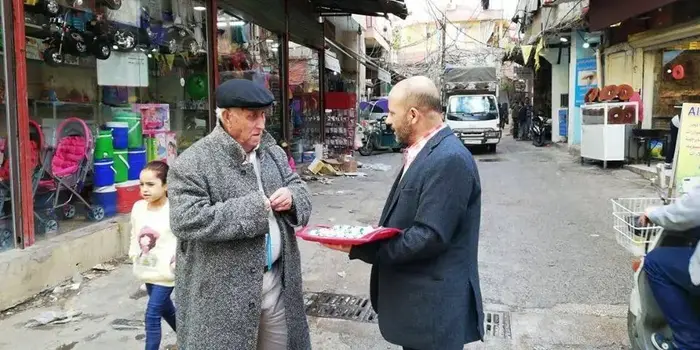 חלוקת ממתקים במחנה הפליטים בורג' אל בראג'נה בלבנון בעקבות הפיגוע בעפרה , דצמבר 2018 (ללא שם) חלוקת ממתקים במחנה הפליטים בורג' אל בראג'נה בלבנון בעקבות הפיגוע בעפרה , דצמבר 2018 (ללא שם)