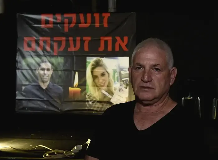 רפי לבנגרונד, קים לבנגרונד, כיכר רבין הפגנה (ראובן קסטרו) רפי לבנגרונד, קים לבנגרונד, כיכר רבין הפגנה (ראובן קסטרו)
