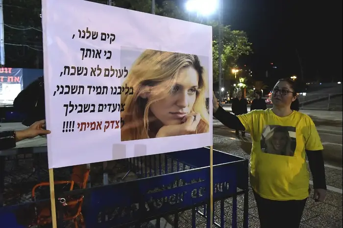 הפגנה, קים לבנגרונד, כיכר רבין 15 דצמבר 2018 (ראובן קסטרו) הפגנה, קים לבנגרונד, כיכר רבין 15 דצמבר 2018 (ראובן קסטרו)