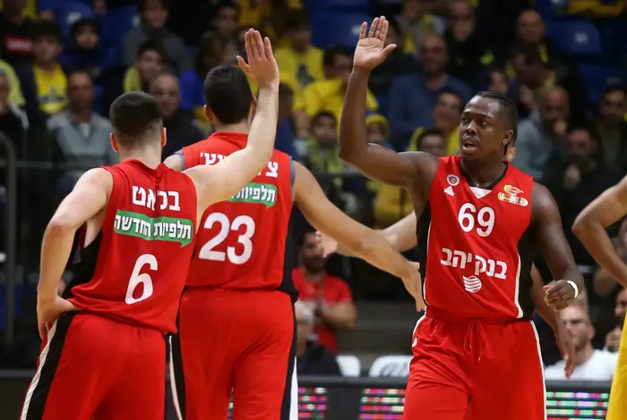 שחקני הפועל ירושלים תמיר בלאט, ג'ייקובן בראון (קובי אליהו) שחקני הפועל ירושלים תמיר בלאט, ג'ייקובן בראון (קובי אליהו)