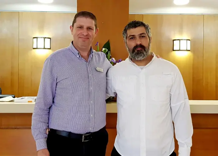 צבי יחזקאלי ושלום אשכנזי (יח"צ , מורג ביטון) צבי יחזקאלי ושלום אשכנזי (יח"צ , מורג ביטון)