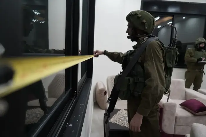 פעולות מיפוי של צה"ל את בתי המחבלים המיועדים להריסה - 21/12 (דובר צה"ל) פעולות מיפוי של צה"ל את בתי המחבלים המיועדים להריסה - 21/12 (דובר צה"ל)