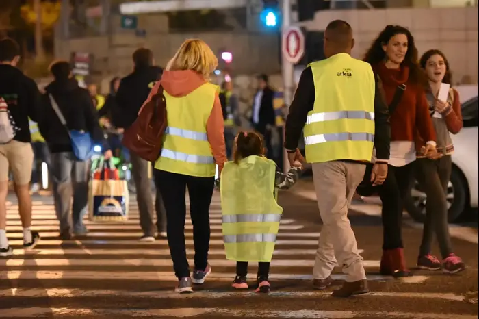 מחאת אפודים צהובים בתל אביב (ראובן קסטרו) מחאת אפודים צהובים בתל אביב (ראובן קסטרו)