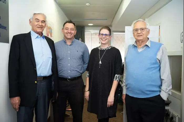 אלי שטיינר, ברכה ניר, אריק שטיינר, ודן שטיינר. צילום (יח"צ , שמוליק חזן) אלי שטיינר, ברכה ניר, אריק שטיינר, ודן שטיינר. צילום (יח"צ , שמוליק חזן)