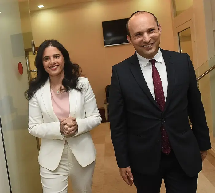 איילת שקד ונפתלי בנט בהצהרה מיוחדת, בחירות 2019, מפלגת הימין החדש, 29 דצמבר 2018 (ראובן קסטרו)