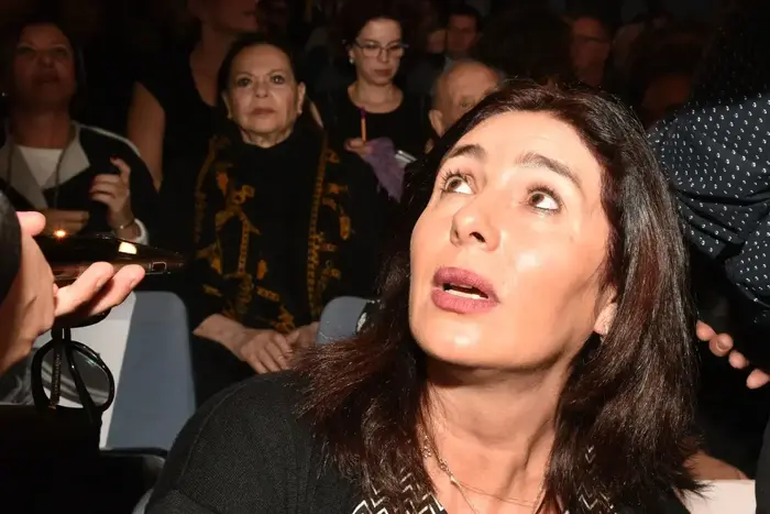 הצבת ארונו של עמוס עוז, תיאטרון צוותא, בתל אביב 31 בצדמבר 2018 (ניב אהרונסון) הצבת ארונו של עמוס עוז, תיאטרון צוותא, בתל אביב 31 בצדמבר 2018 (ניב אהרונסון)