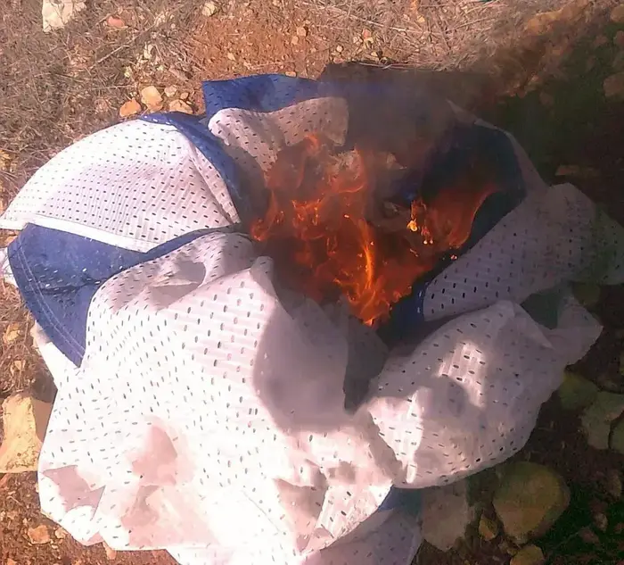 שריפה של דגל ישראל ע"י החשודים ברצח עאישה א-ראבי (שב"כ) שריפה של דגל ישראל ע"י החשודים ברצח עאישה א-ראבי (שב"כ)