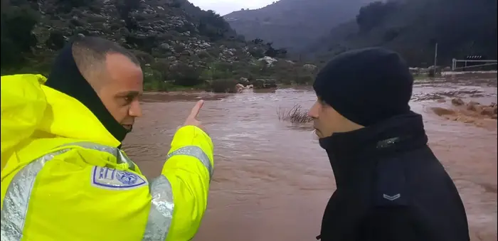 סריקות לאיתור נעדר שנסחף בנחל חילזון סמוך לכרמיאל (אתר רשמי , דוברות המשטרה) סריקות לאיתור נעדר שנסחף בנחל חילזון סמוך לכרמיאל (אתר רשמי , דוברות המשטרה)