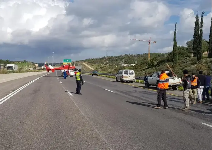 כביש 6 לצפון נחסם לתנועה מחלף באקה למחלף עירון בעקבות תאונה, 9 בינואר 2018 (מד"א , דוברות מד"א) כביש 6 לצפון נחסם לתנועה מחלף באקה למחלף עירון בעקבות תאונה, 9 בינואר 2018 (מד"א , דוברות מד"א)
