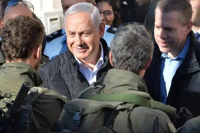 ראש הממשלה בנימין נתניהו מבקר בבסיס של הימ"מ 10 בינואר 2019 (דוברות משטרת ישראל) ראש הממשלה בנימין נתניהו מבקר בבסיס של הימ"מ 10 בינואר 2019 (דוברות משטרת ישראל)