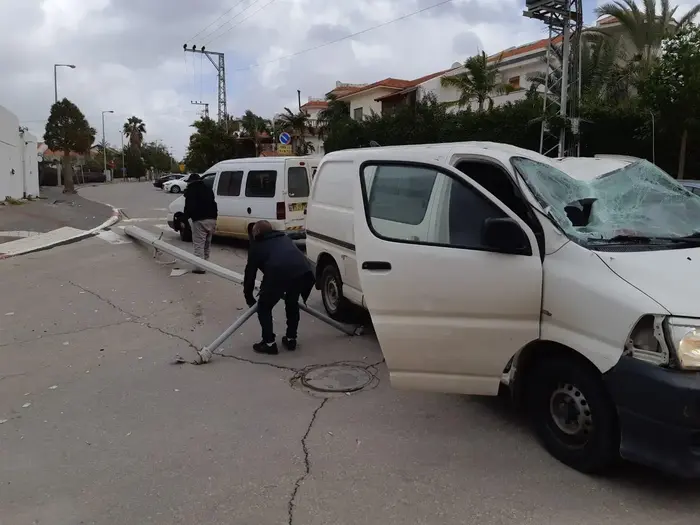 נזקי מזג האוויר בראש העין 16 בינואר 2019 (אתר רשמי , -) נזקי מזג האוויר בראש העין 16 בינואר 2019 (אתר רשמי , -)
