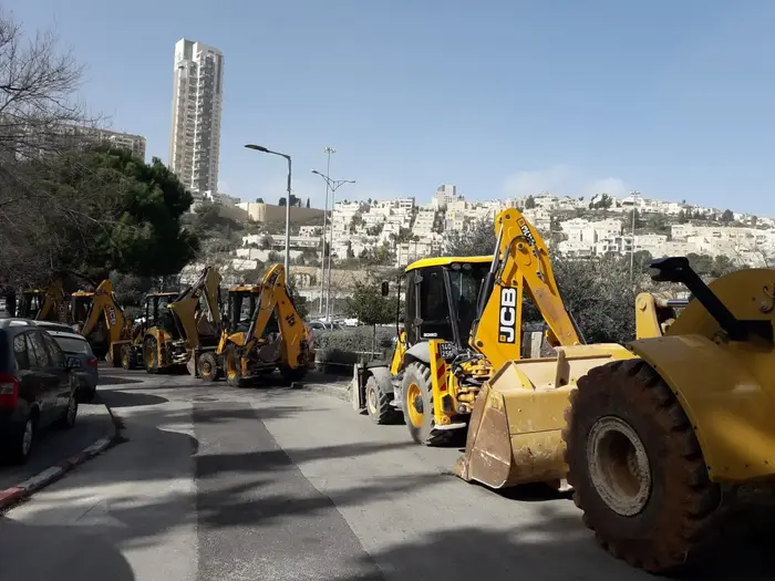 היערכות עיריית ירושלים למזג האוויר הצפוי: העירייה החלה בפיזור כלי הצמ"ה בנקודות משמעותיות ברחבי העיר 16 בינואר 2019 (אתר רשמי , אהד ראש/TPS) היערכות עיריית ירושלים למזג האוויר הצפוי: העירייה החלה בפיזור כלי הצמ"ה בנקודות משמעותיות ברחבי העיר 16 בינואר 2019 (אתר רשמי , אהד ראש/TPS)