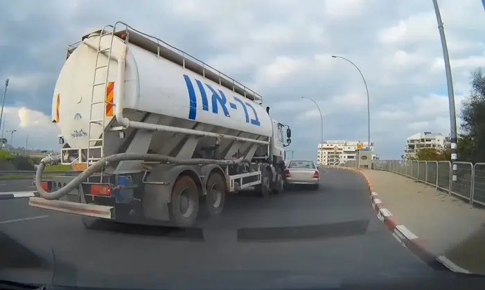 זה ג'ונגל שם בחוץ (יח"צ , קומרודס) זה ג'ונגל שם בחוץ (יח"צ , קומרודס)