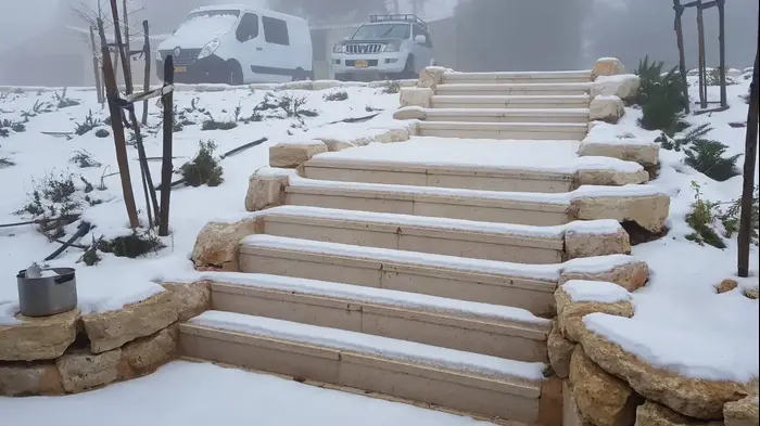 שלג בגוש עציון, 17 בינואר 2019 (יח"צ , יהודה נאמבורוג) שלג בגוש עציון, 17 בינואר 2019 (יח"צ , יהודה נאמבורוג)