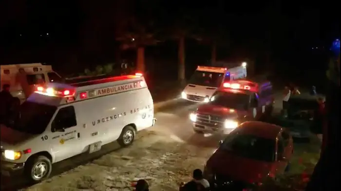 כוחות החירום זירת פיצוץ צינור גז ליד חברת פטרולאוס במקסיקו ב-19 בינאור 2019 (רויטרס) כוחות החירום זירת פיצוץ צינור גז ליד חברת פטרולאוס במקסיקו ב-19 בינאור 2019 (רויטרס)