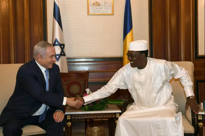 ראש הממשלה בנימין נתניהו ונשיא צ'אד אידריס דבי במהלך פגישתם לקראת חידוש היחסים 20 בינואר 2019 (רויטרס) ראש הממשלה בנימין נתניהו ונשיא צ'אד אידריס דבי במהלך פגישתם לקראת חידוש היחסים 20 בינואר 2019 (רויטרס)