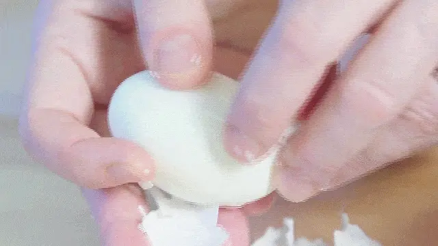 גיף קילוף ביצה קשה (צילום מסך)