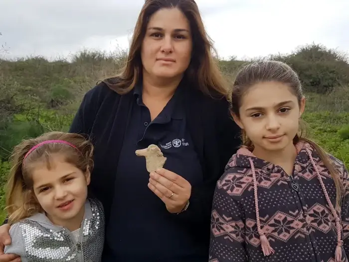 צלמית סוס מהתקופה ההלניסטית שנמצאה בתל עכו (יח"צ , ניר דיסטלפלד, רשות העתיקות) צלמית סוס מהתקופה ההלניסטית שנמצאה בתל עכו (יח"צ , ניר דיסטלפלד, רשות העתיקות)