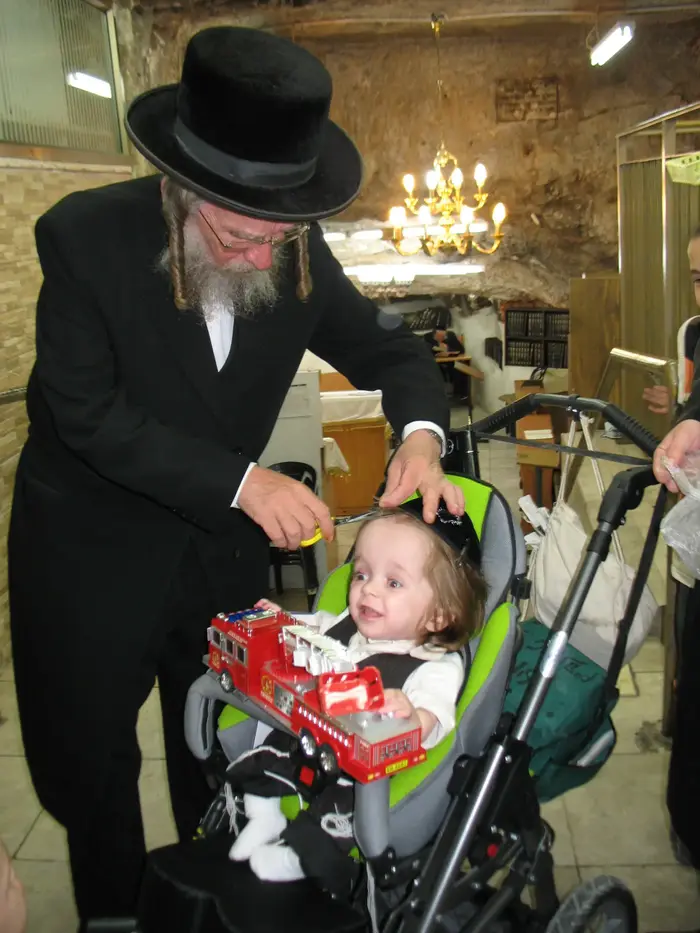 למרות מחלתו הנדירה, חיזקי טורנהיים בן ה- 9 השתלב במערכת החינוך ולהגיע להישגים מצוינים בלימודיו (באדיבות המצולמים) למרות מחלתו הנדירה, חיזקי טורנהיים בן ה- 9 השתלב במערכת החינוך ולהגיע להישגים מצוינים בלימודיו (באדיבות המצולמים)