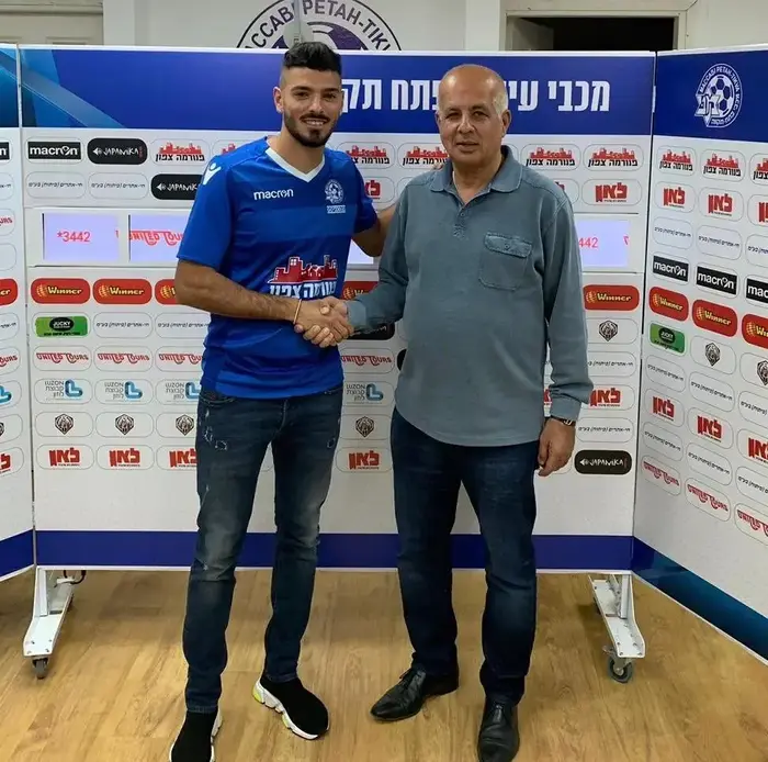 אופיר מזרחי שחקן מכבי פ"ת (אתר רשמי , מועדון הכדורגל מכבי פ"ת) אופיר מזרחי שחקן מכבי פ"ת (אתר רשמי , מועדון הכדורגל מכבי פ"ת)