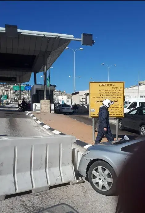 מחבלת שהגיעה למחסום א זעיים ניסתה לדקור את אחד מאנשי כוחות הבטחון הנמצאים במקום, 30 בינואר 2018 (אתר רשמי , תקשורת ערבית) מחבלת שהגיעה למחסום א זעיים ניסתה לדקור את אחד מאנשי כוחות הבטחון הנמצאים במקום, 30 בינואר 2018 (אתר רשמי , תקשורת ערבית)