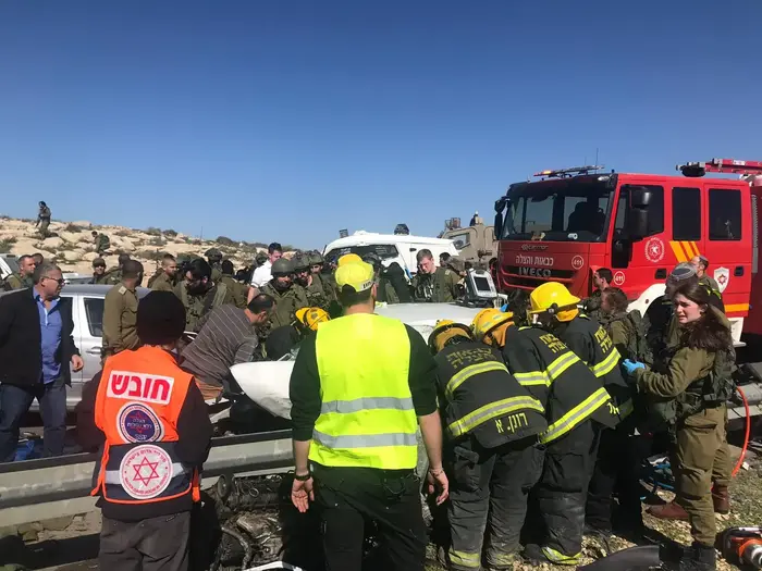 שני צוותי כיבוי פועלים בת.ד. במעורבות שני כלי פרטיים בכביש 60 סמוך לאשתמע,לוחמי האש פועלים כעת לחילוץ לכוד במצב אנוש, 30 בינואר 2019 (אתר רשמי , דוברות כב"ה מחוז יו"ש) שני צוותי כיבוי פועלים בת.ד. במעורבות שני כלי פרטיים בכביש 60 סמוך לאשתמע,לוחמי האש פועלים כעת לחילוץ לכוד במצב אנוש, 30 בינואר 2019 (אתר רשמי , דוברות כב"ה מחוז יו"ש)