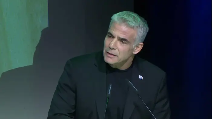 "רה"מ מפחיד את מנדלבליט"
לפיד: "אם נתניהו ינצח בבחירות, הוא מאמין
שיהיה לו מנדט לסגור את החקירות נגדו" (תאגיד כאן) "רה"מ מפחיד את מנדלבליט"
לפיד: "אם נתניהו ינצח בבחירות, הוא מאמין
שיהיה לו מנדט לסגור את החקירות נגדו" (תאגיד כאן)