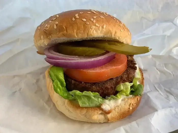 המבורגר טבעוני ביונד מיט (רעות סהר) המבורגר טבעוני ביונד מיט (רעות סהר)