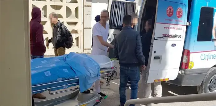 רכב של שופרסל מעביר גופה (גלובס) רכב של שופרסל מעביר גופה (גלובס)