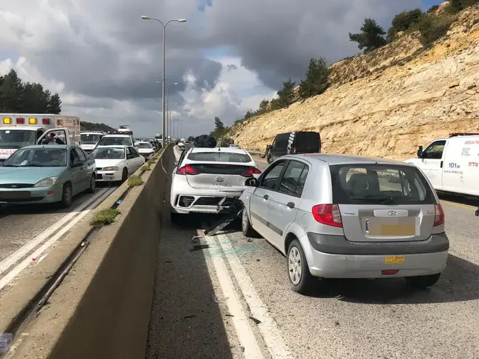 תאונת דרכים קטלנית בין באוטובוס לרכב פרטי בצומת בית חורון, 10.2.2019 (יח"צ , דוברות כב"ה מחוז יו"ש) תאונת דרכים קטלנית בין באוטובוס לרכב פרטי בצומת בית חורון, 10.2.2019 (יח"צ , דוברות כב"ה מחוז יו"ש)