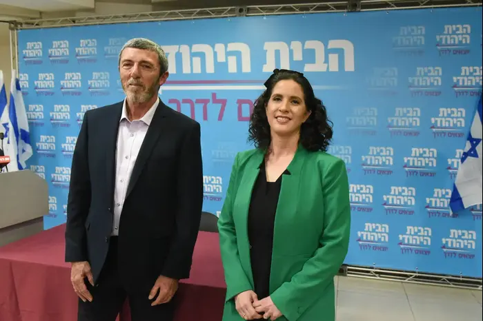 רפי פרץ במסיבת עיתונאים של הבית היהודי להצגת מועמדותה של יפעת ארליך, בית סוקולוב, 13 בפברואר 2019 (ראובן קסטרו) רפי פרץ במסיבת עיתונאים של הבית היהודי להצגת מועמדותה של יפעת ארליך, בית סוקולוב, 13 בפברואר 2019 (ראובן קסטרו)