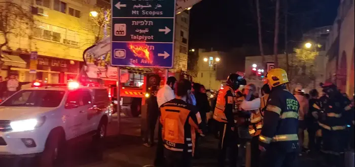 השריפה ברחוב ינאי בירושלים (איחוד הצלה , מרדכי עובד איחוד הצלה) השריפה ברחוב ינאי בירושלים (איחוד הצלה , מרדכי עובד איחוד הצלה)