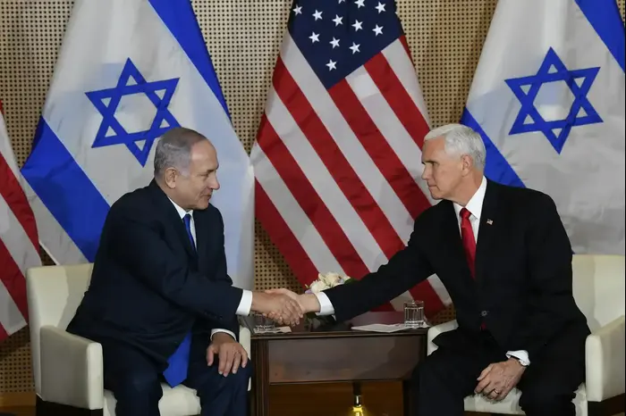 ראש הממשלה בנימין נתניהו במהלך פגישתו עם סגן נשיא ארה"ב מייק פנס, וורשה, פולין 14 בפברואר 2019 (אתר רשמי , עמוס בן גרשום/ לע"מ) ראש הממשלה בנימין נתניהו במהלך פגישתו עם סגן נשיא ארה"ב מייק פנס, וורשה, פולין 14 בפברואר 2019 (אתר רשמי , עמוס בן גרשום/ לע"מ)