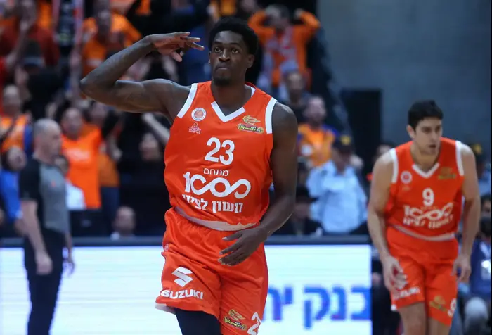 דשון סטיבנס מכבי ראשון לציון (קובי אליהו) דשון סטיבנס מכבי ראשון לציון (קובי אליהו)