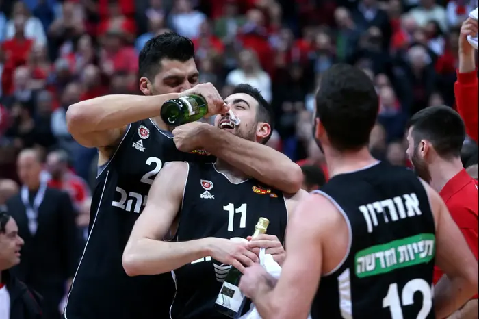 בר טימור, אלכס צ'וברביץ' שחקני הפועל ירושלים (קובי אליהו) בר טימור, אלכס צ'וברביץ' שחקני הפועל ירושלים (קובי אליהו)