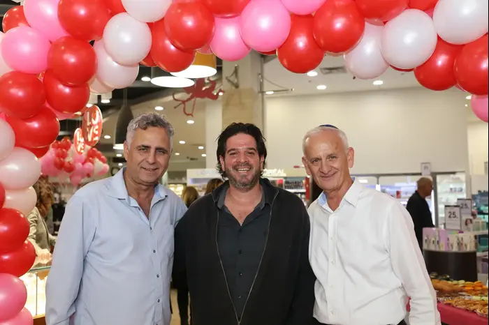 מישל כהן. אורי אבל ורמי שביט. (יח"צ , מיקי מבט) מישל כהן. אורי אבל ורמי שביט. (יח"צ , מיקי מבט)