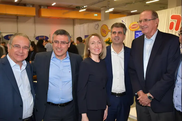 דן פרופר, אלי כהן, אלה נבונצובה, אבי בן אסאייג, שרגא ברוש (יח"צ , מקור גיתם) דן פרופר, אלי כהן, אלה נבונצובה, אבי בן אסאייג, שרגא ברוש (יח"צ , מקור גיתם)