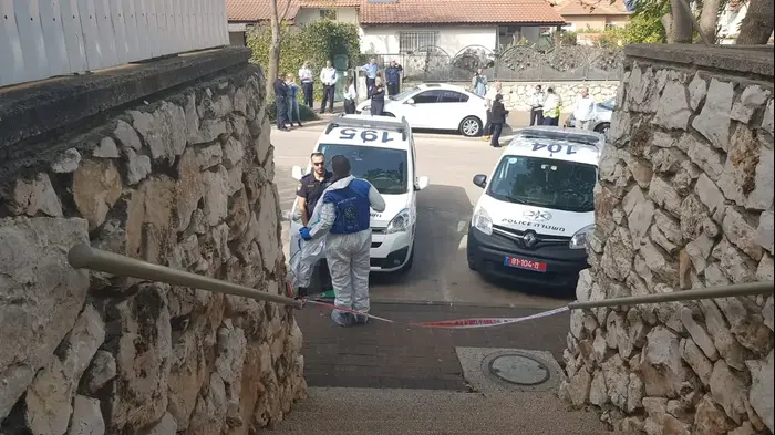 זירת הרצח בכרמיאל (אתר רשמי , קרדיט משטרה) זירת הרצח בכרמיאל (אתר רשמי , קרדיט משטרה)