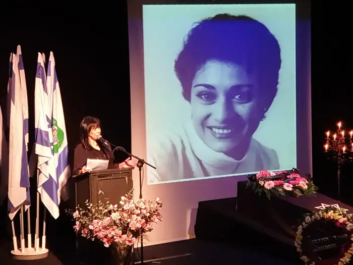 גלי עטרי בטקס אשכבה ליונה עטרי, קאמרי 12 במרץ 2019 (שלומי גבאי) גלי עטרי בטקס אשכבה ליונה עטרי, קאמרי 12 במרץ 2019 (שלומי גבאי)