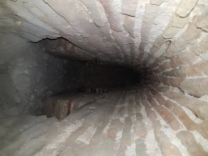 הכניסה למערכת הולכת החום התת קרקעית ששימשה את בית המרחץ חלוצה (יח"צ , טלי גיני, רשות העתיקות)