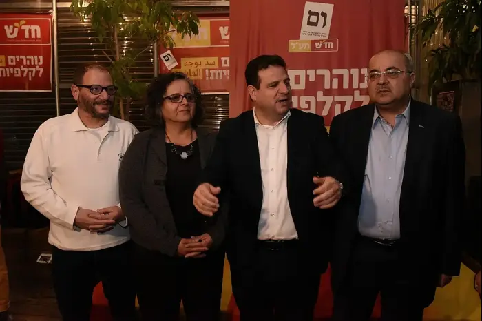 אחמד טיבי, עופר כסיף, עאידה תומא סלימאן ואיימן עודה בהשקת הקמפיין של חד"ש- תע"ל, 13 במרץ 2019 (ראובן קסטרו) אחמד טיבי, עופר כסיף, עאידה תומא סלימאן ואיימן עודה בהשקת הקמפיין של חד"ש- תע"ל, 13 במרץ 2019 (ראובן קסטרו)