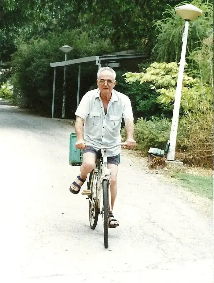 אריה אהרוני (אתר רשמי , דוד (דדה) עינב) אריה אהרוני (אתר רשמי , דוד (דדה) עינב)