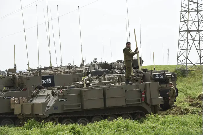 פריסת טנקים בגבול עזה 26 במרץ 2019 (ראובן קסטרו) פריסת טנקים בגבול עזה 26 במרץ 2019 (ראובן קסטרו)